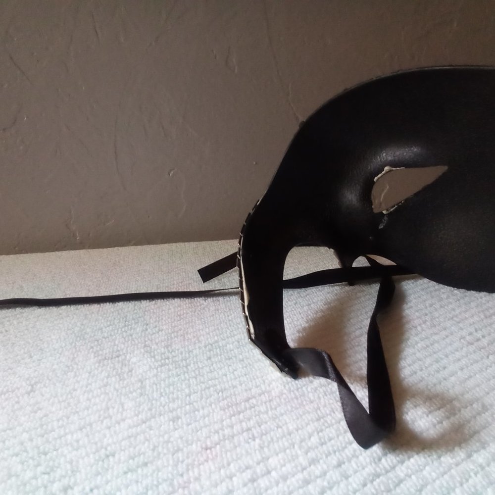 Mask - Picture 2 of 5